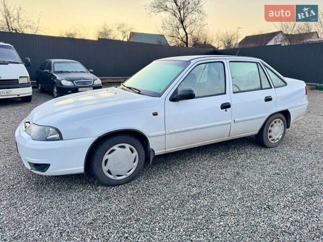Белый Дэу Нексия, объемом двигателя 1.5 л и пробегом 209 тыс. км за 2399 $, фото 1 на Automoto.ua