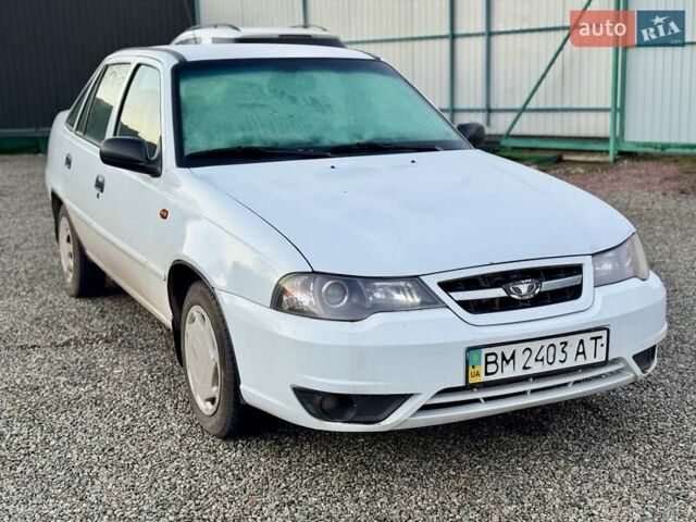 Белый Дэу Нексия, объемом двигателя 1.5 л и пробегом 209 тыс. км за 2399 $, фото 5 на Automoto.ua