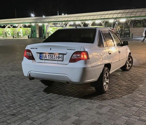 Белый Дэу Нексия, объемом двигателя 1.6 л и пробегом 298 тыс. км за 1650 $, фото 2 на Automoto.ua