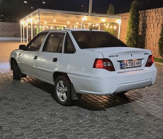 Белый Дэу Нексия, объемом двигателя 1.6 л и пробегом 298 тыс. км за 1650 $, фото 3 на Automoto.ua