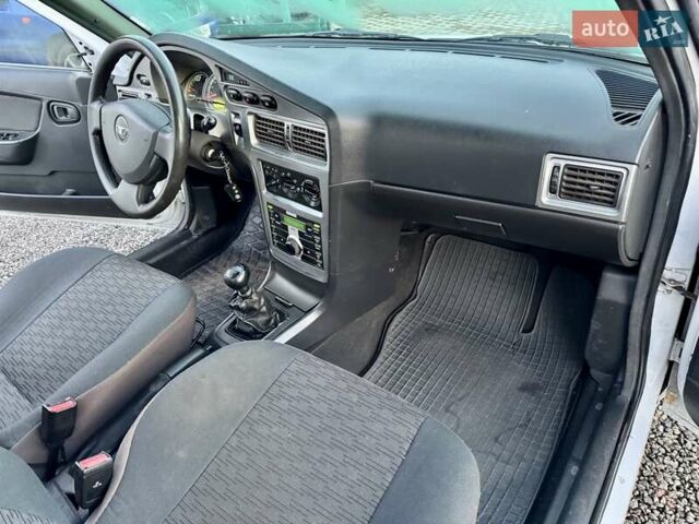 Белый Дэу Нексия, объемом двигателя 1.5 л и пробегом 209 тыс. км за 2399 $, фото 30 на Automoto.ua