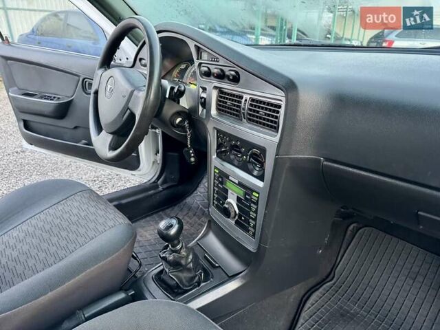 Белый Дэу Нексия, объемом двигателя 1.5 л и пробегом 209 тыс. км за 2399 $, фото 31 на Automoto.ua
