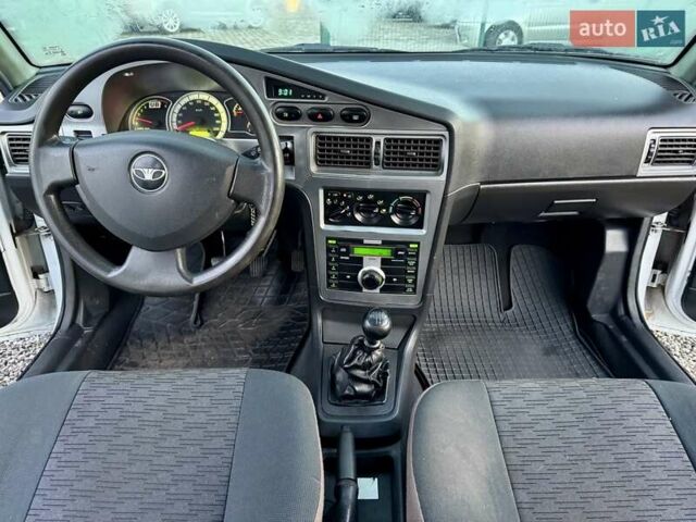 Белый Дэу Нексия, объемом двигателя 1.5 л и пробегом 209 тыс. км за 2399 $, фото 34 на Automoto.ua