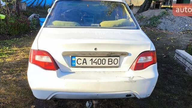 Белый Дэу Нексия, объемом двигателя 1.5 л и пробегом 150 тыс. км за 1500 $, фото 5 на Automoto.ua