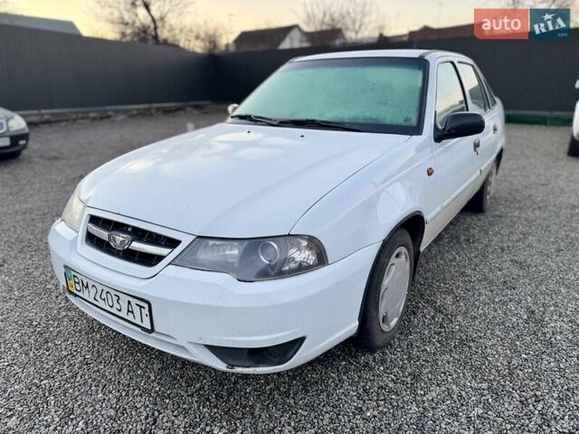 Белый Дэу Нексия, объемом двигателя 1.5 л и пробегом 209 тыс. км за 2399 $, фото 2 на Automoto.ua