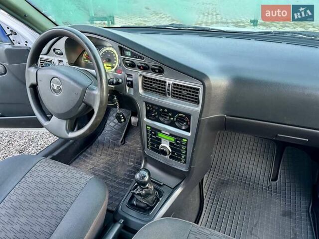 Белый Дэу Нексия, объемом двигателя 1.5 л и пробегом 209 тыс. км за 2399 $, фото 32 на Automoto.ua