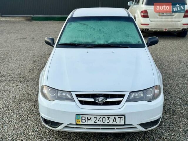 Белый Дэу Нексия, объемом двигателя 1.5 л и пробегом 209 тыс. км за 2399 $, фото 4 на Automoto.ua