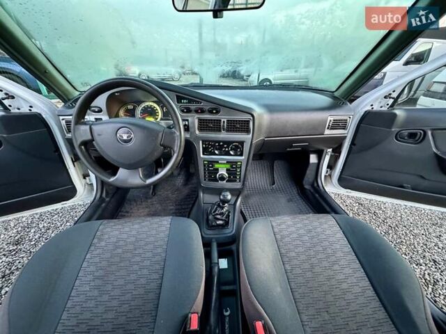 Белый Дэу Нексия, объемом двигателя 1.5 л и пробегом 209 тыс. км за 2399 $, фото 33 на Automoto.ua