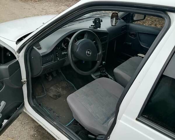 Белый Дэу Нексия, объемом двигателя 1.5 л и пробегом 145 тыс. км за 2200 $, фото 10 на Automoto.ua