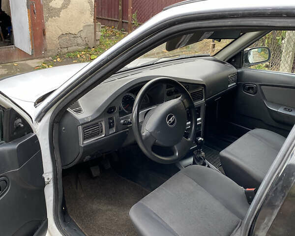 Белый Дэу Нексия, объемом двигателя 1.5 л и пробегом 280 тыс. км за 2200 $, фото 1 на Automoto.ua