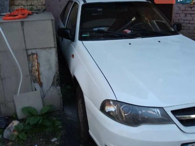 Белый Дэу Нексия, объемом двигателя 1.6 л и пробегом 325 тыс. км за 1300 $, фото 1 на Automoto.ua