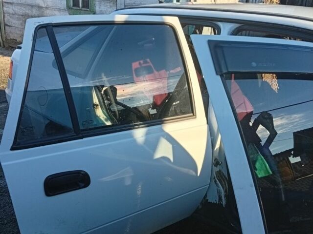 Белый Дэу Нексия, объемом двигателя 1.6 л и пробегом 137 тыс. км за 2558 $, фото 7 на Automoto.ua