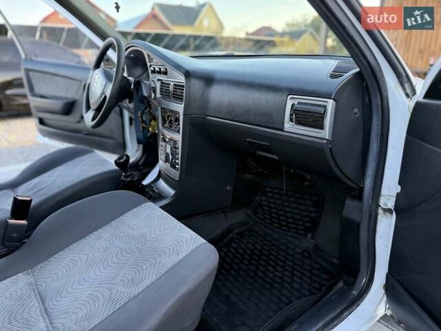 Белый Дэу Нексия, объемом двигателя 1.6 л и пробегом 150 тыс. км за 1650 $, фото 39 на Automoto.ua