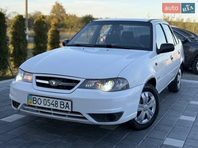 Белый Дэу Нексия, объемом двигателя 1.6 л и пробегом 150 тыс. км за 1650 $, фото 1 на Automoto.ua