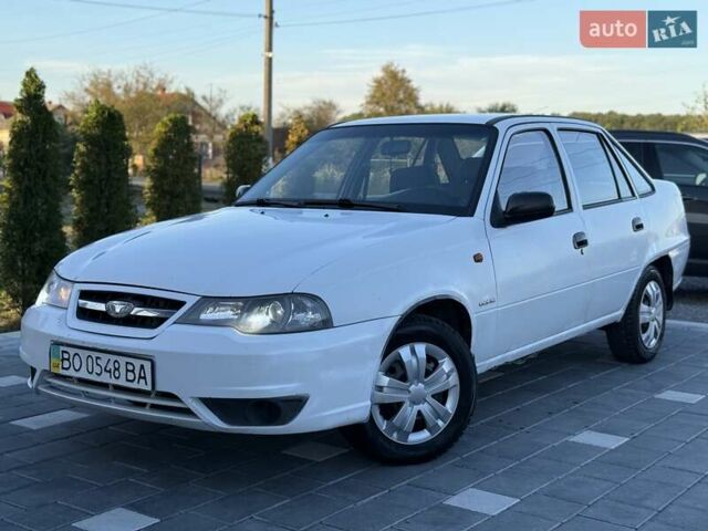 Белый Дэу Нексия, объемом двигателя 1.6 л и пробегом 150 тыс. км за 1650 $, фото 2 на Automoto.ua