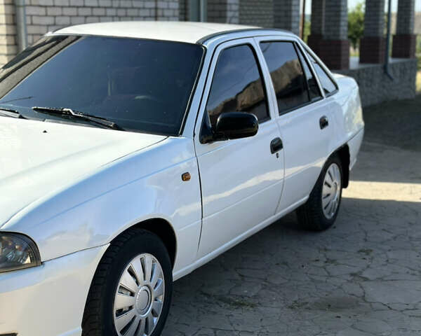 Белый Дэу Нексия, объемом двигателя 1.6 л и пробегом 165 тыс. км за 2250 $, фото 3 на Automoto.ua