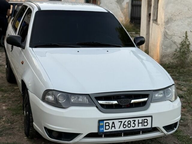 Білий Деу Нексія, об'ємом двигуна 1.6 л та пробігом 170 тис. км за 1700 $, фото 6 на Automoto.ua