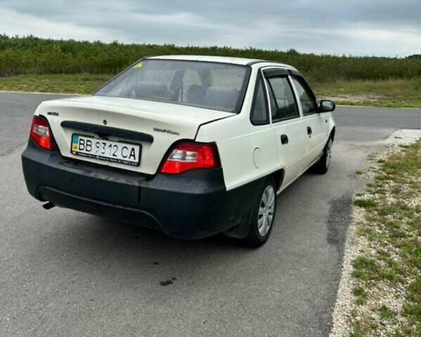 Белый Дэу Нексия, объемом двигателя 1.5 л и пробегом 250 тыс. км за 850 $, фото 6 на Automoto.ua