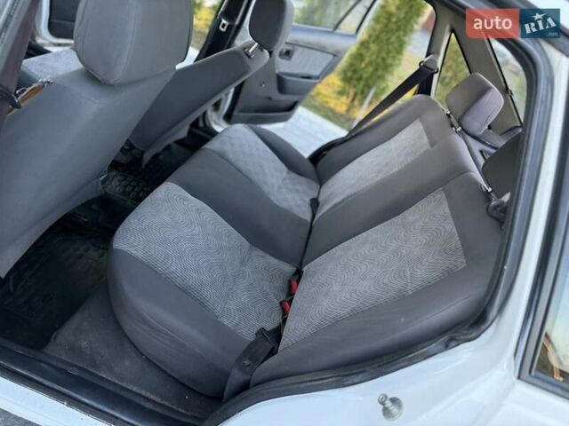 Белый Дэу Нексия, объемом двигателя 1.6 л и пробегом 150 тыс. км за 1650 $, фото 36 на Automoto.ua