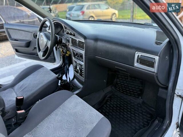 Белый Дэу Нексия, объемом двигателя 1.6 л и пробегом 150 тыс. км за 1650 $, фото 40 на Automoto.ua