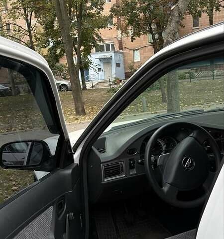 Белый Дэу Нексия, объемом двигателя 1.6 л и пробегом 45 тыс. км за 3096 $, фото 2 на Automoto.ua