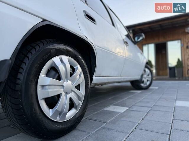 Белый Дэу Нексия, объемом двигателя 1.6 л и пробегом 150 тыс. км за 1650 $, фото 17 на Automoto.ua
