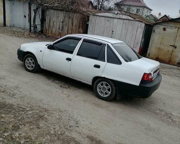 Белый Дэу Нексия, объемом двигателя 1.5 л и пробегом 145 тыс. км за 2200 $, фото 9 на Automoto.ua