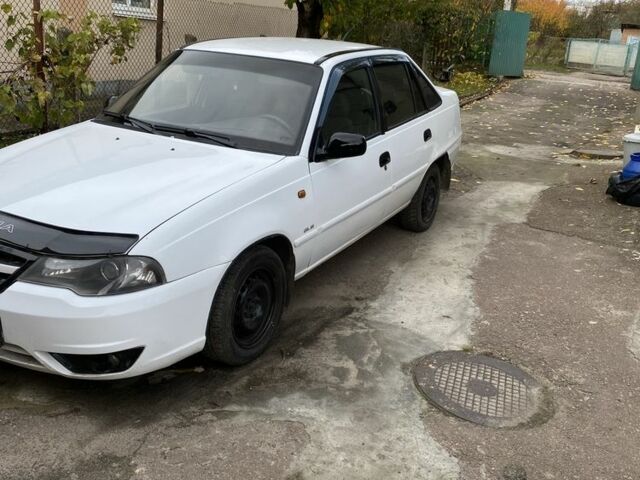 Деу Нексія 2011 у Бердичеве на Automoto.ua Білий Деу Нексія, об'ємом двигуна 0 л та пробігом 280 тис. км за 2250 $, фото 2 на Automoto.ua