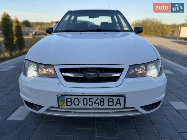 Белый Дэу Нексия, объемом двигателя 1.6 л и пробегом 150 тыс. км за 1650 $, фото 6 на Automoto.ua