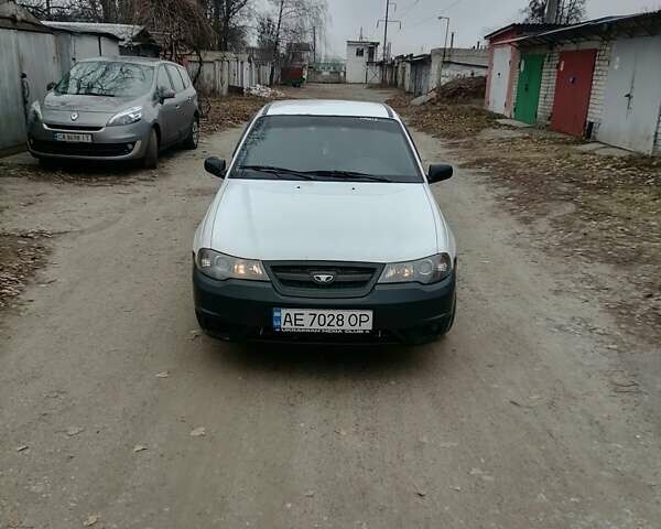 Белый Дэу Нексия, объемом двигателя 1.5 л и пробегом 145 тыс. км за 2200 $, фото 2 на Automoto.ua