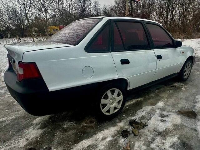 Белый Дэу Нексия, объемом двигателя 1.5 л и пробегом 250 тыс. км за 1350 $, фото 2 на Automoto.ua