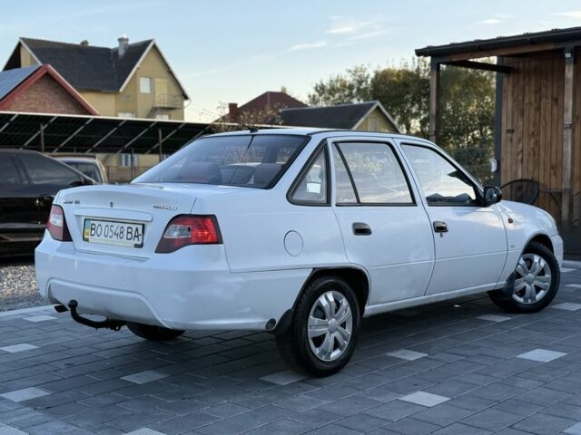 Белый Дэу Нексия, объемом двигателя 1.6 л и пробегом 200 тыс. км за 1750 $, фото 7 на Automoto.ua