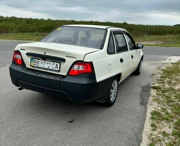 Белый Дэу Нексия, объемом двигателя 2 л и пробегом 170 тыс. км за 950 $, фото 1 на Automoto.ua