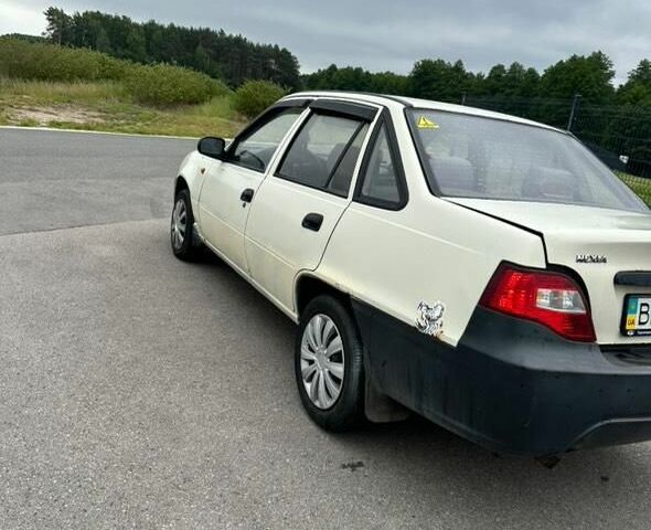 Белый Дэу Нексия, объемом двигателя 2 л и пробегом 170 тыс. км за 950 $, фото 3 на Automoto.ua