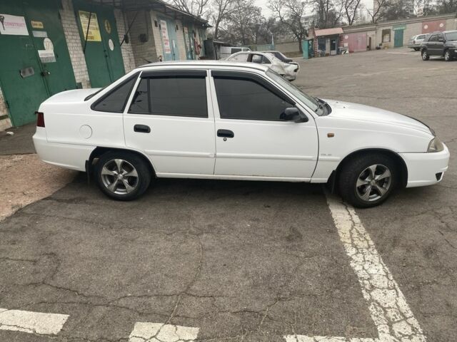 Белый Дэу Нексия, объемом двигателя 1.6 л и пробегом 122 тыс. км за 3450 $, фото 3 на Automoto.ua