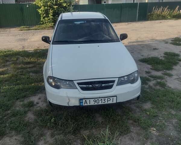 Белый Дэу Нексия, объемом двигателя 1.6 л и пробегом 88 тыс. км за 2000 $, фото 5 на Automoto.ua