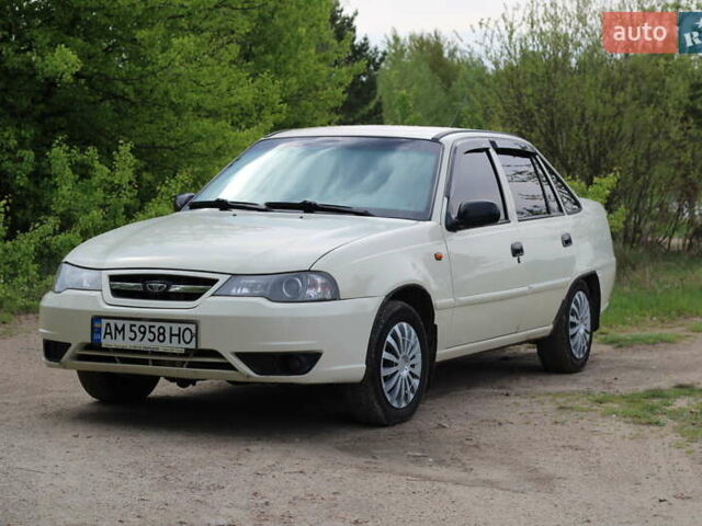 Белый Дэу Нексия, объемом двигателя 1.5 л и пробегом 140 тыс. км за 3450 $, фото 11 на Automoto.ua