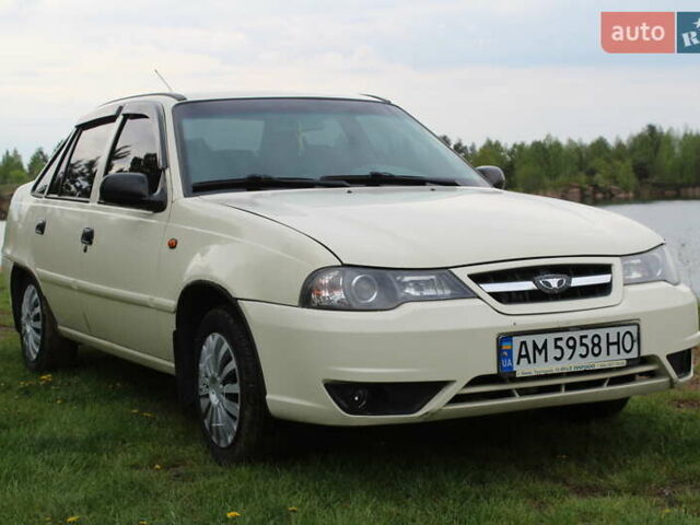 Белый Дэу Нексия, объемом двигателя 1.5 л и пробегом 140 тыс. км за 3450 $, фото 4 на Automoto.ua