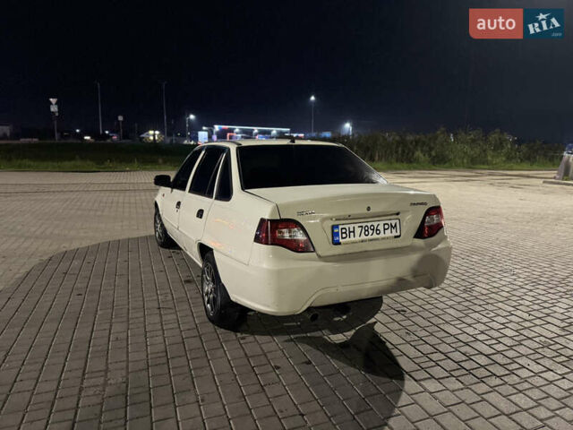 Белый Дэу Нексия, объемом двигателя 1.5 л и пробегом 180 тыс. км за 1950 $, фото 2 на Automoto.ua