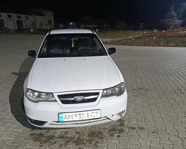 Белый Дэу Нексия, объемом двигателя 1.6 л и пробегом 237 тыс. км за 2100 $, фото 6 на Automoto.ua