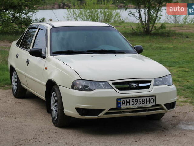 Белый Дэу Нексия, объемом двигателя 1.5 л и пробегом 140 тыс. км за 3450 $, фото 51 на Automoto.ua