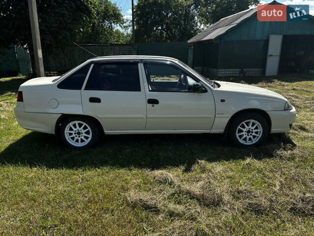 Білий Деу Нексія, об'ємом двигуна 1.5 л та пробігом 193 тис. км за 2500 $, фото 3 на Automoto.ua