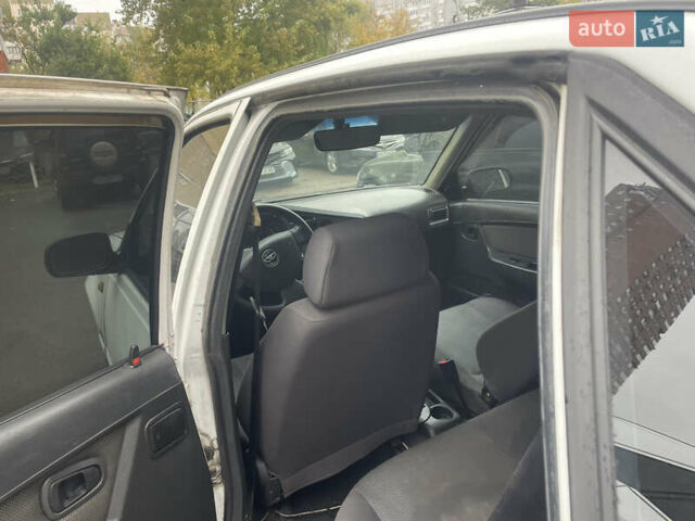 Белый Дэу Нексия, объемом двигателя 1.6 л и пробегом 145 тыс. км за 2000 $, фото 4 на Automoto.ua