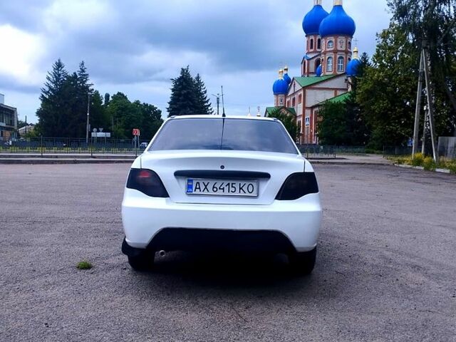 Белый Дэу Нексия, объемом двигателя 1.5 л и пробегом 240 тыс. км за 2000 $, фото 5 на Automoto.ua