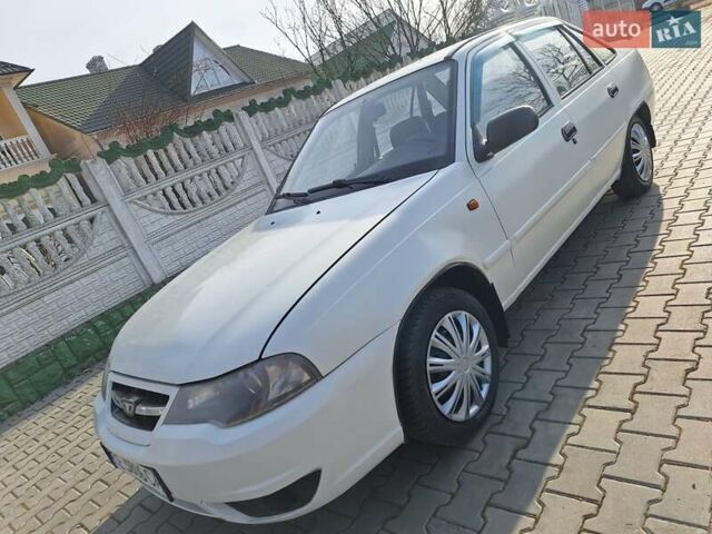 Белый Дэу Нексия, объемом двигателя 1.6 л и пробегом 321 тыс. км за 1600 $, фото 13 на Automoto.ua