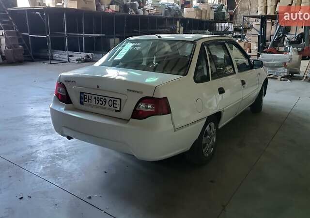 Белый Дэу Нексия, объемом двигателя 1.6 л и пробегом 123 тыс. км за 3000 $, фото 5 на Automoto.ua
