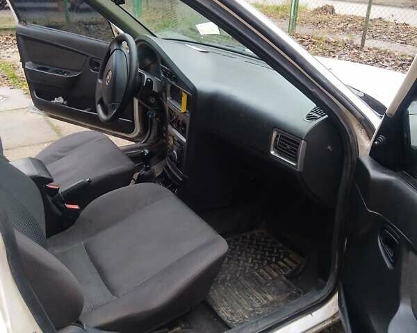 Білий Деу Нексія, об'ємом двигуна 1.6 л та пробігом 145 тис. км за 1700 $, фото 3 на Automoto.ua