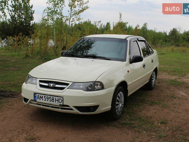 Белый Дэу Нексия, объемом двигателя 1.5 л и пробегом 140 тыс. км за 3450 $, фото 1 на Automoto.ua