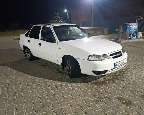 Белый Дэу Нексия, объемом двигателя 1.6 л и пробегом 237 тыс. км за 2100 $, фото 5 на Automoto.ua