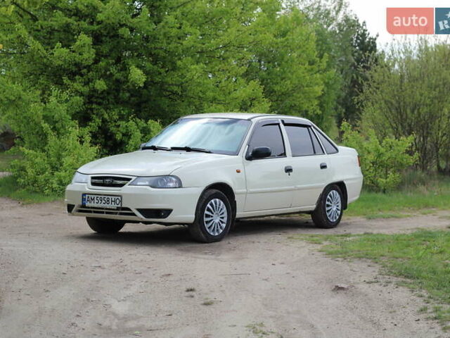 Белый Дэу Нексия, объемом двигателя 1.5 л и пробегом 140 тыс. км за 3450 $, фото 12 на Automoto.ua